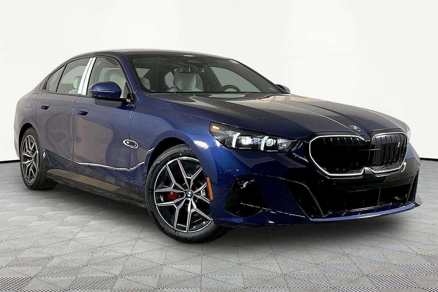 New 2026 BMW i5 eDrive40 image 3