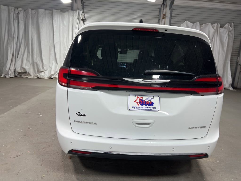 Used 2024 Chrysler Pacifica Limited image 6