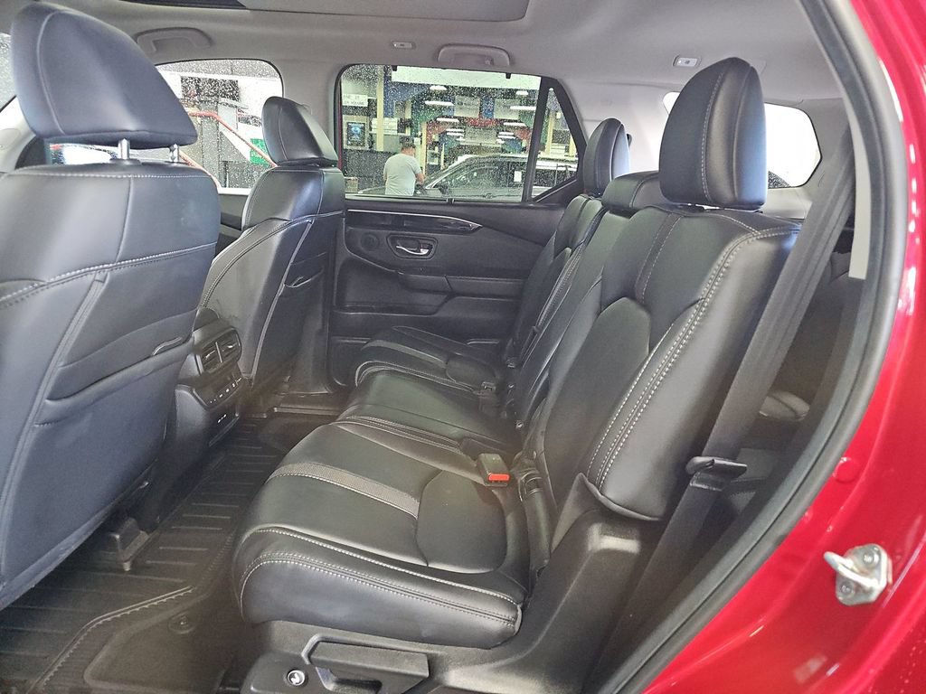 Used 2025 Honda Pilot Touring image 7