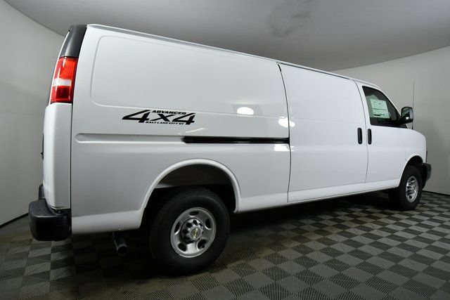 New 2025 Chevrolet Express 3500 Extended RWD image 10