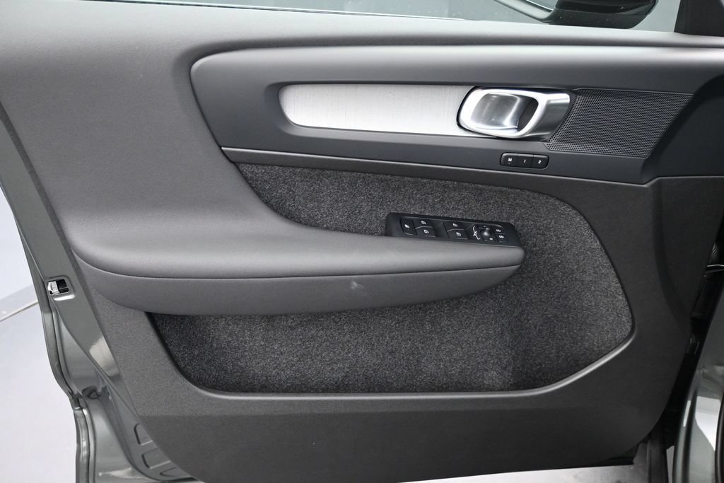 New 2026 Volvo XC40 B4 Core w/ Protection Package Premier FWD image 5