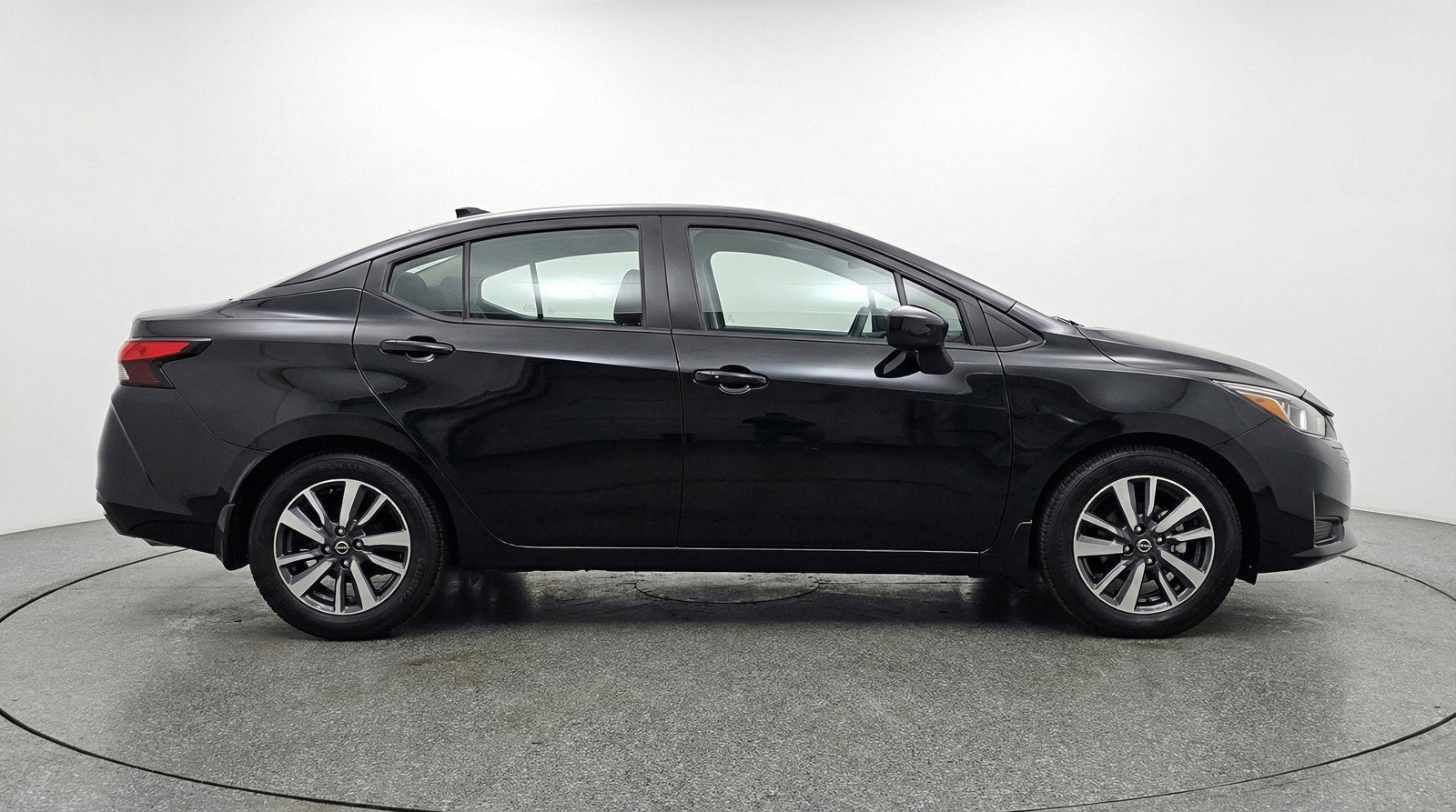 Used 2025 Nissan Versa SV FWD image 11