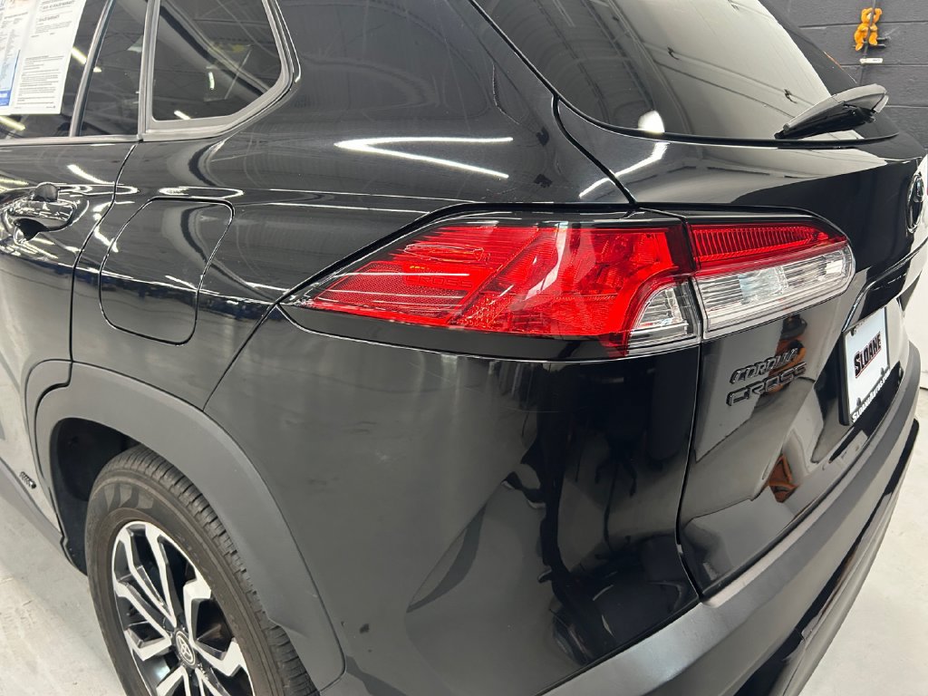 Used 2023 Toyota Corolla Cross AWD Hybrid image 16