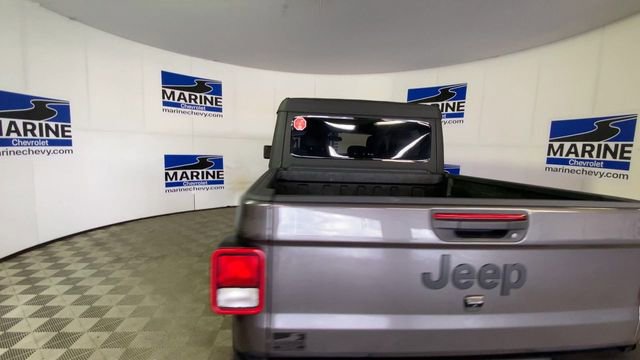 Used 2025 Jeep Gladiator Sport image 9