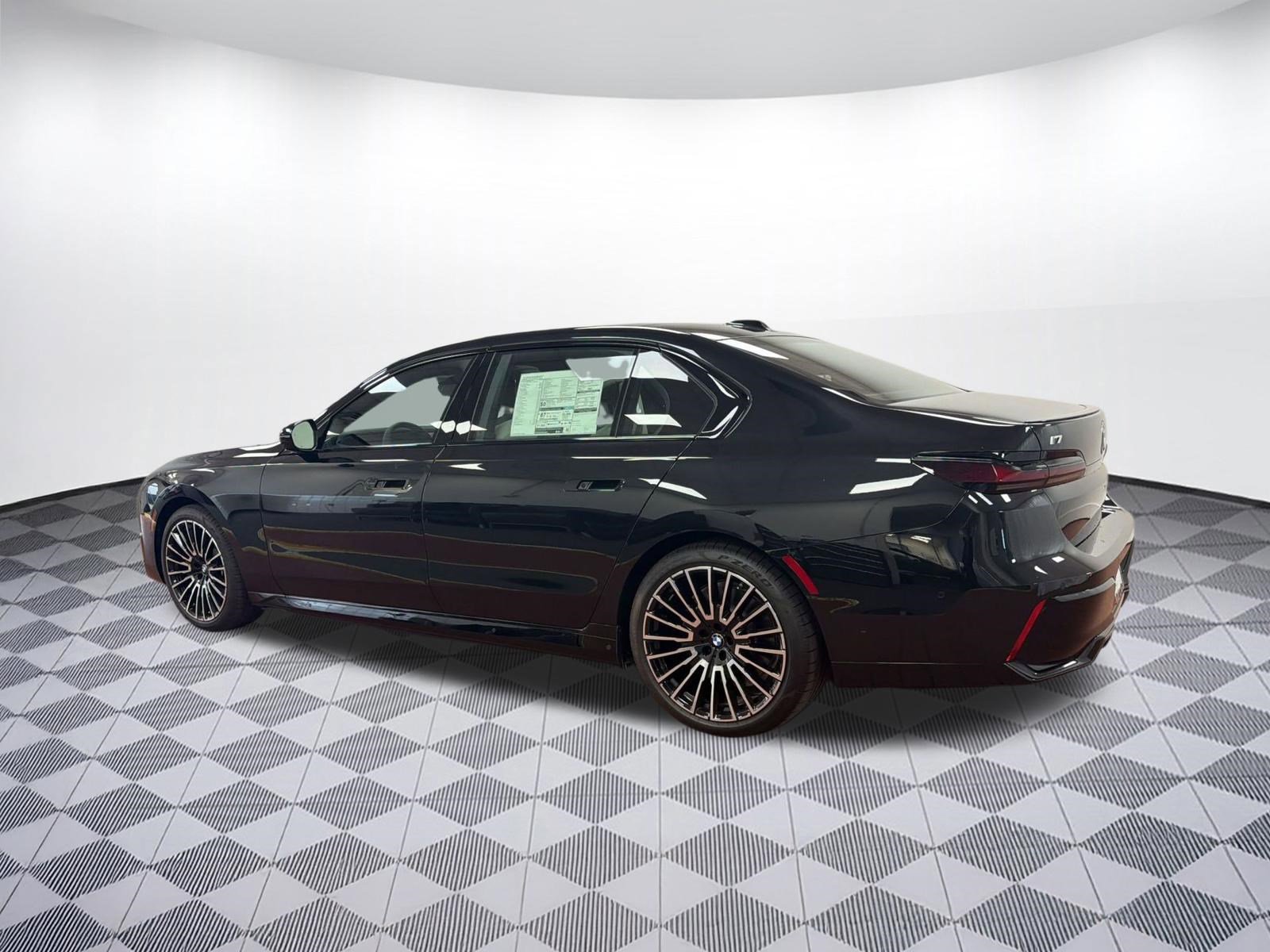 Used 2026 BMW i7 eDrive50 w/ Executive Package image 3