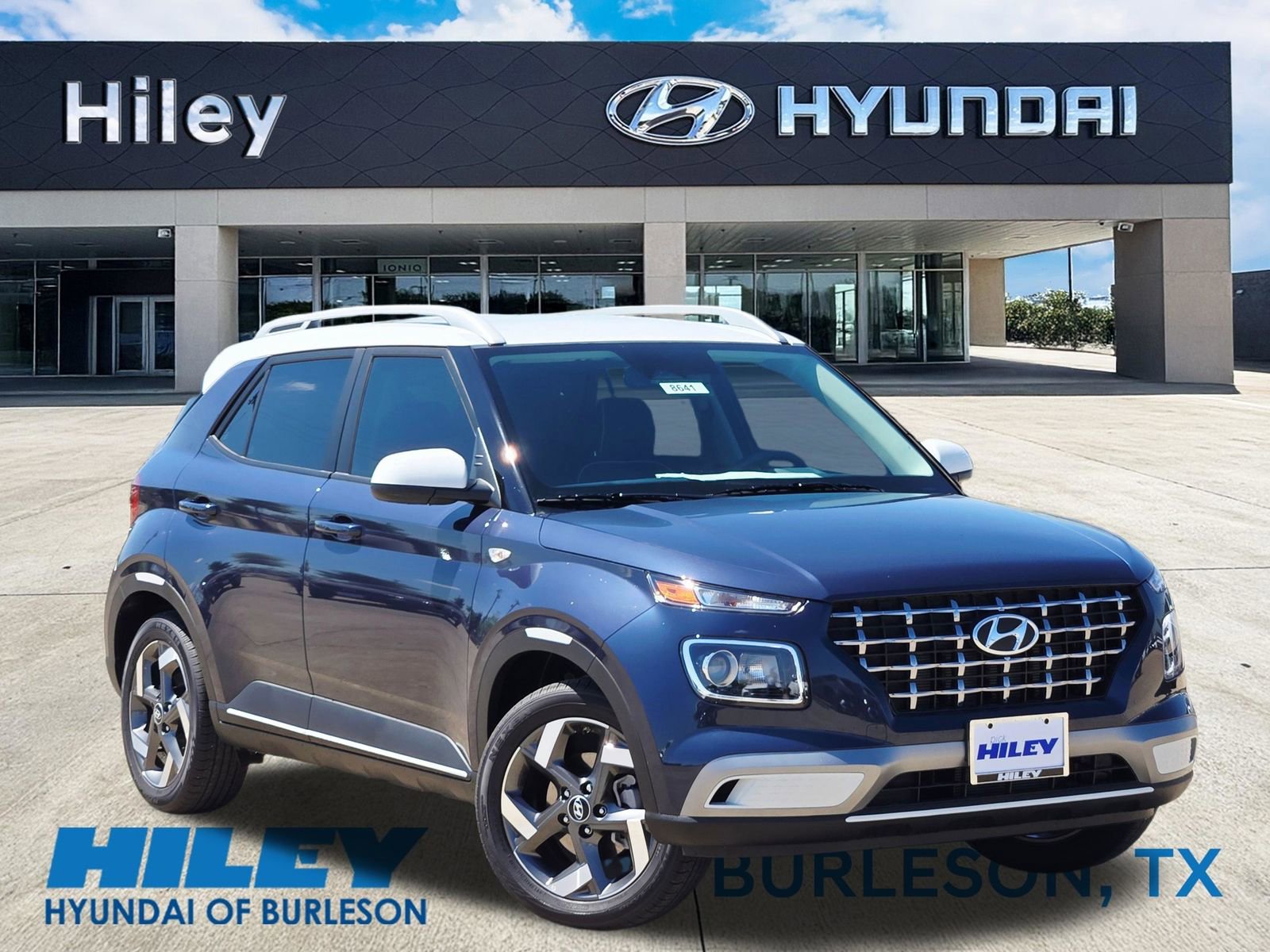 New 2026 Hyundai Venue SEL FWD image 2