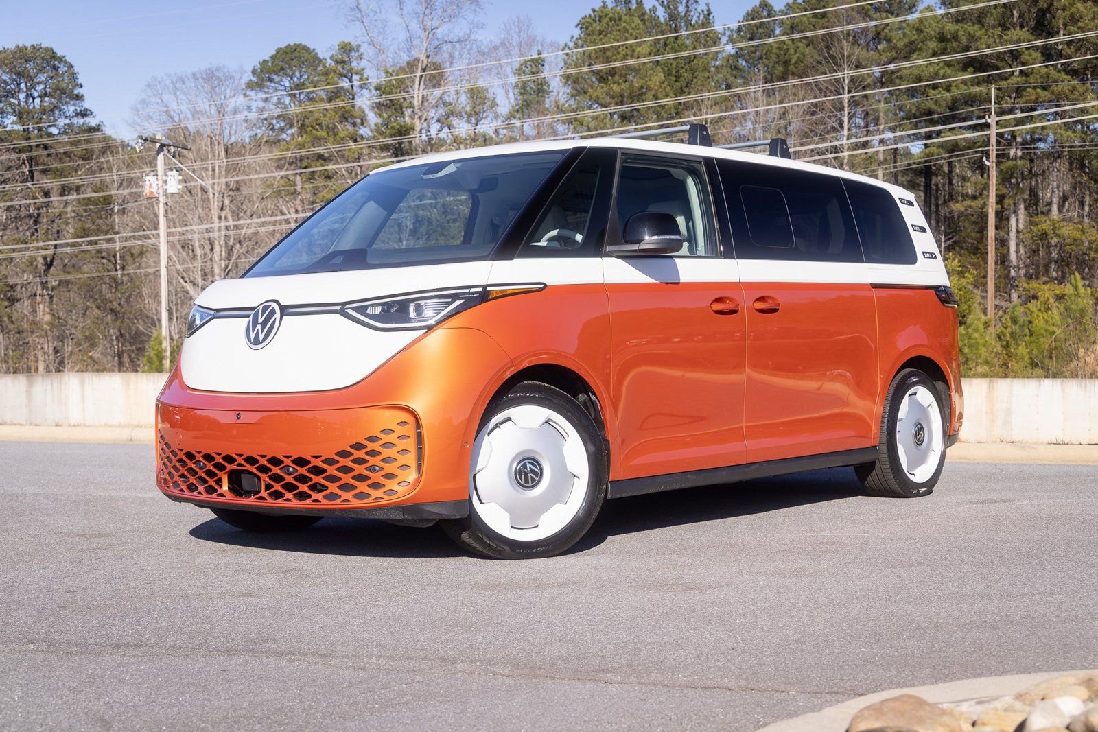 Used 2025 Volkswagen ID. Buzz 1st Edition AWD/4WD image 2
