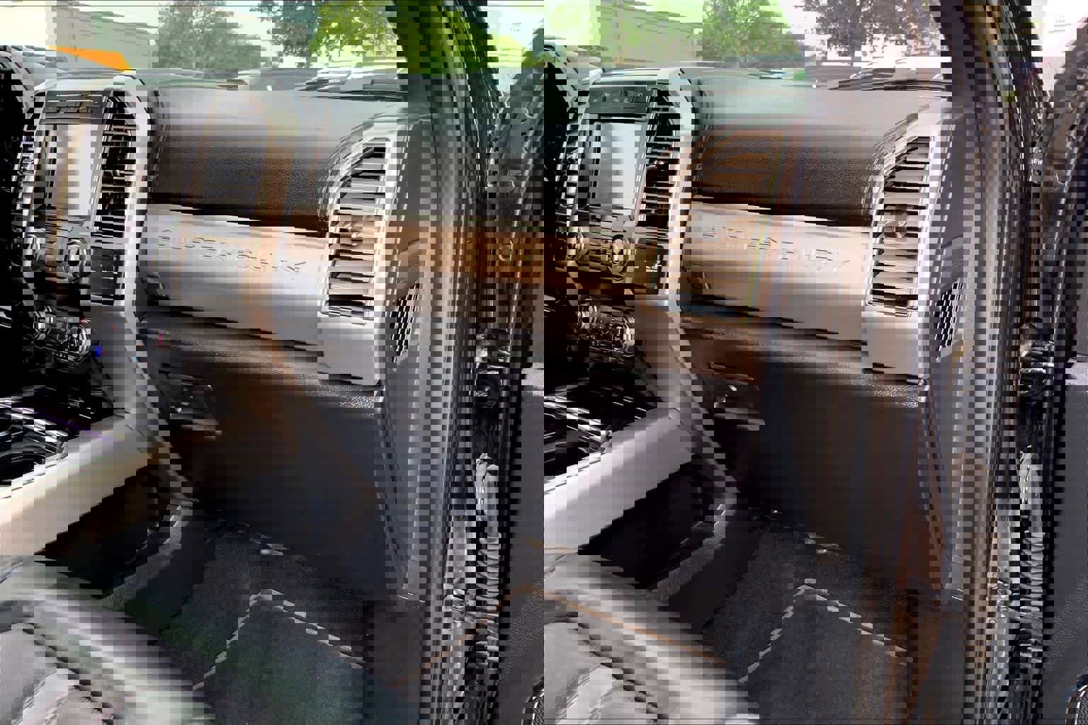 Certified 2020 Ford F450 Platinum w/ FX4 Off-Road Package AWD/4WD image 17