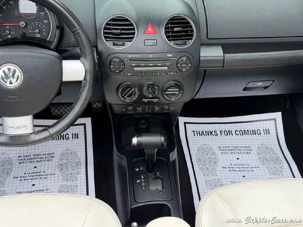 Used 2010 Volkswagen Beetle Final Edition FWD image 22