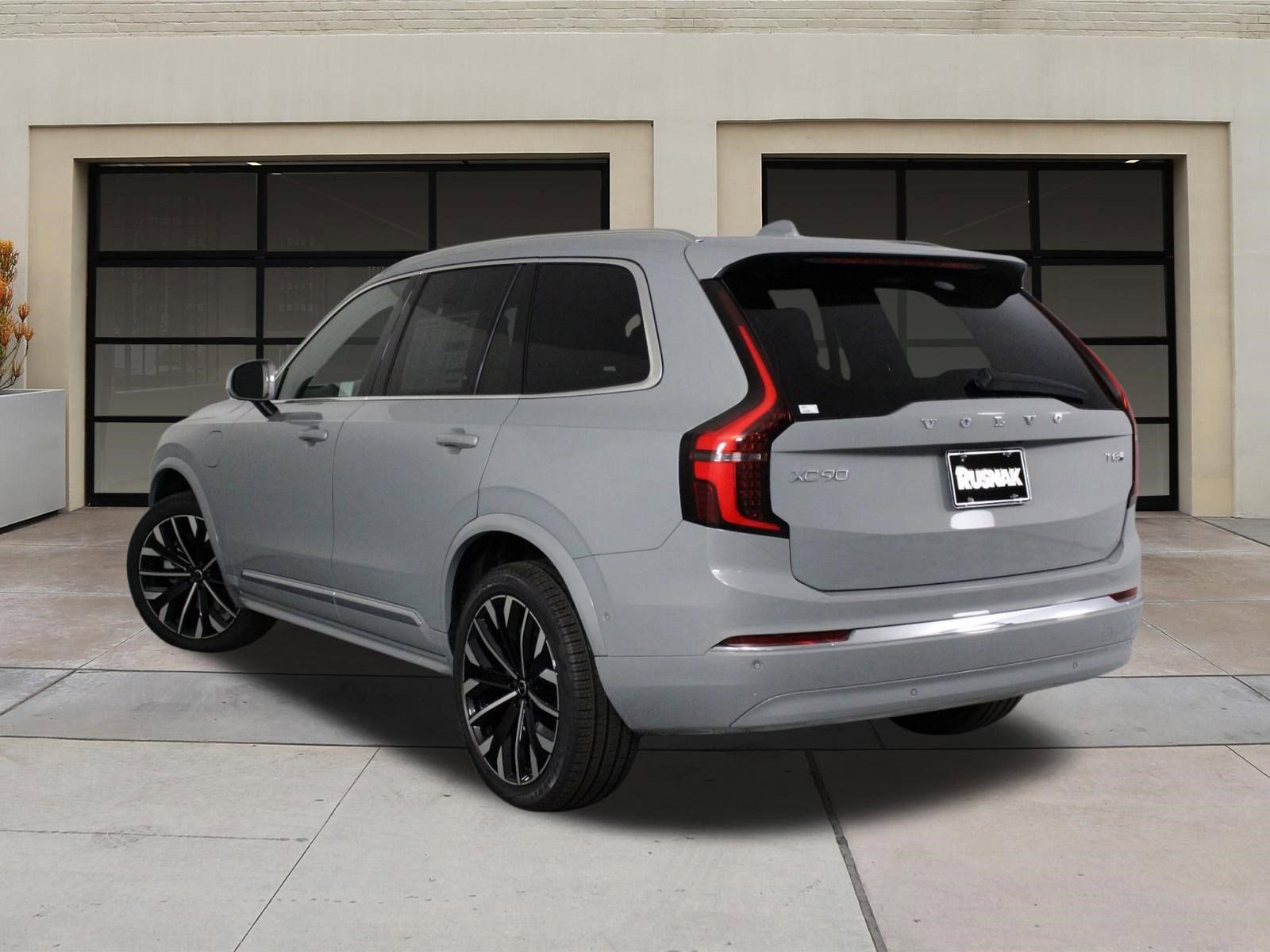 New 2026 Volvo XC90 T8 Plus image 3