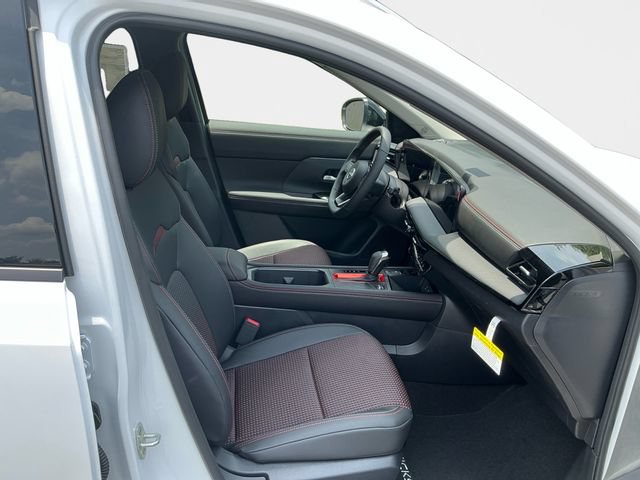 New 2026 Nissan Kicks SR w/ Cold Weather Package AWD/4WD image 17