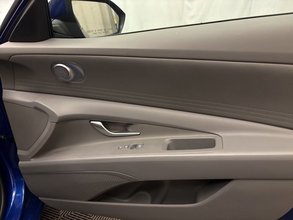 Certified 2025 Hyundai Elantra SE image 23