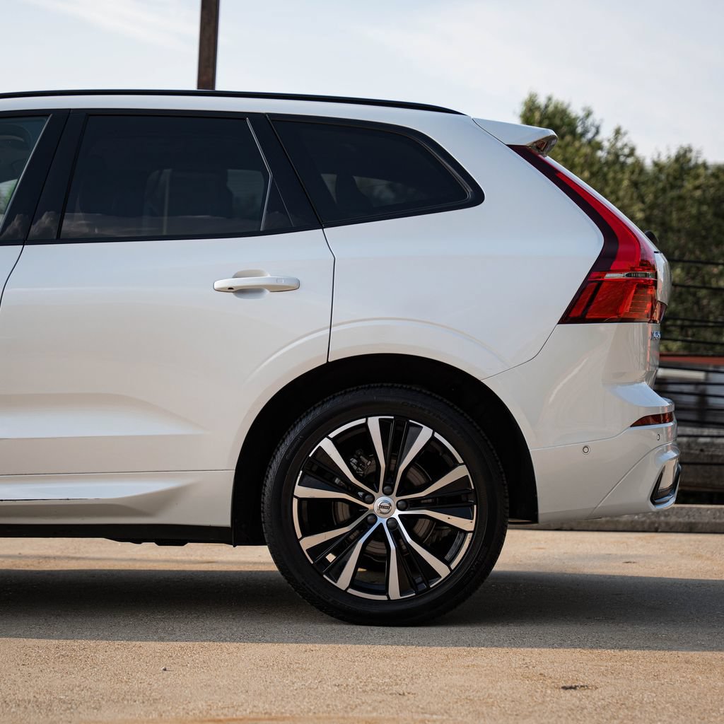 Certified 2024 Volvo XC60 B5 Plus w/ Protection Package Premier AWD/4WD image 4