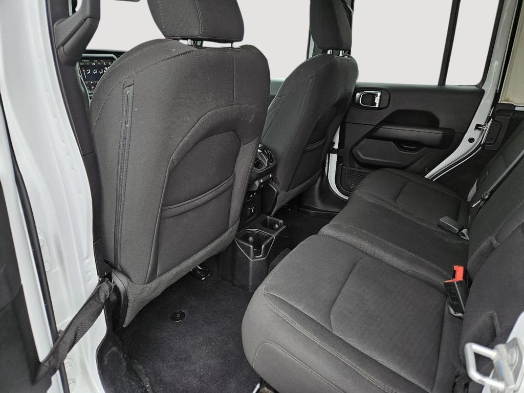 Used 2023 Jeep Wrangler Unlimited Sahara AWD/4WD image 24