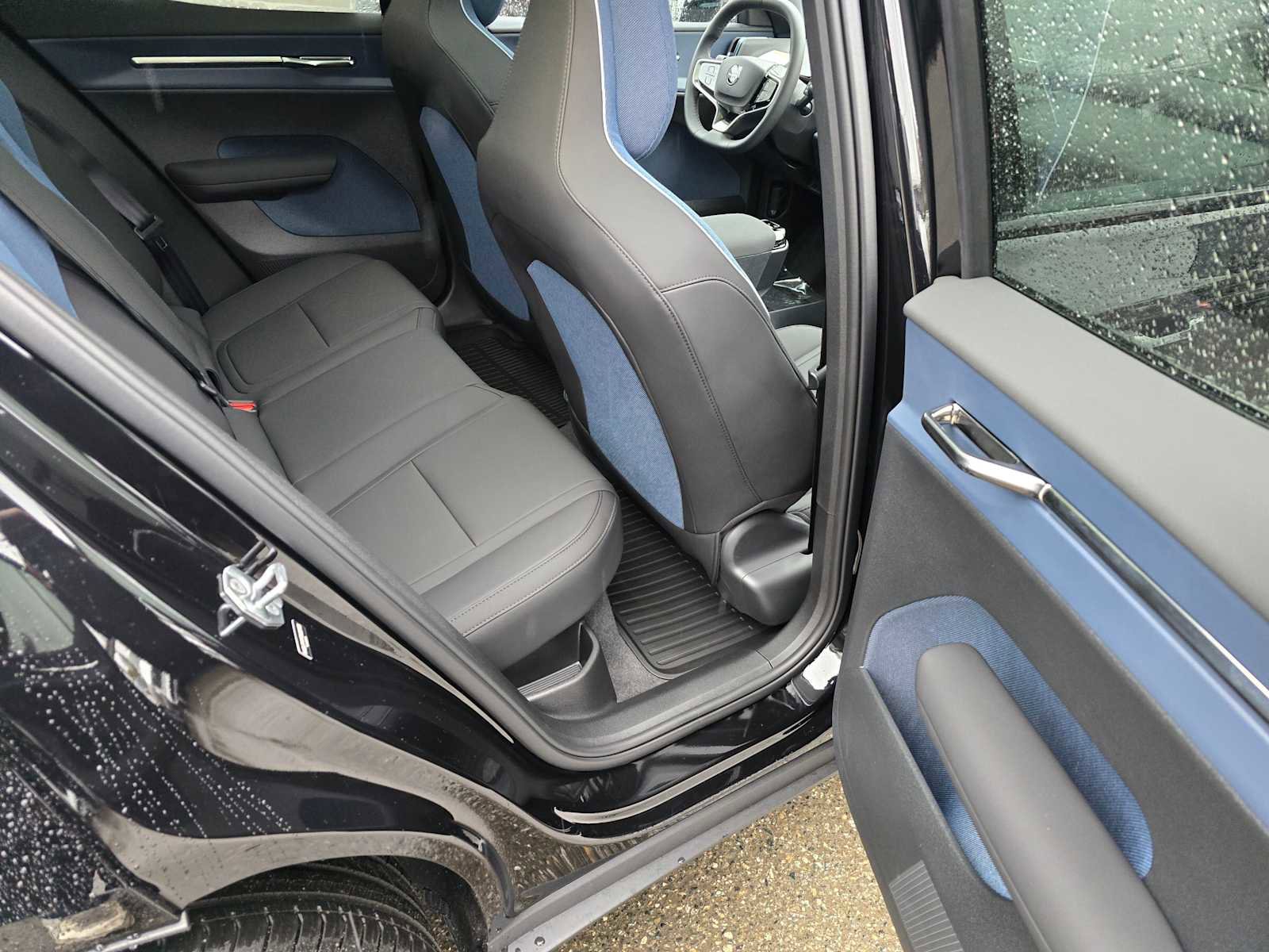 New 2026 Volvo EX30 Plus w/ Protection Package Premier RWD image 13