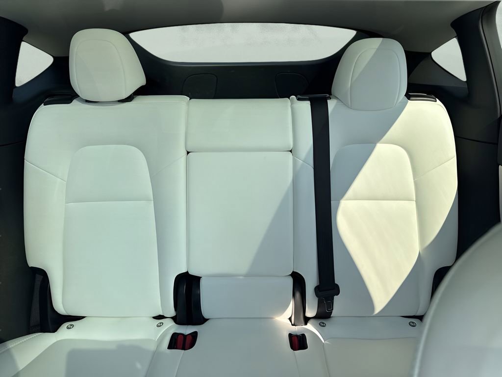 Used 2021 Tesla Model Y Long Range image 12