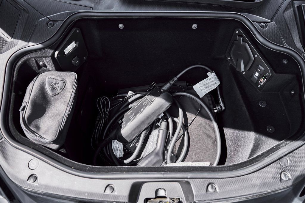 Used 2025 Lamborghini Revuelto image 24