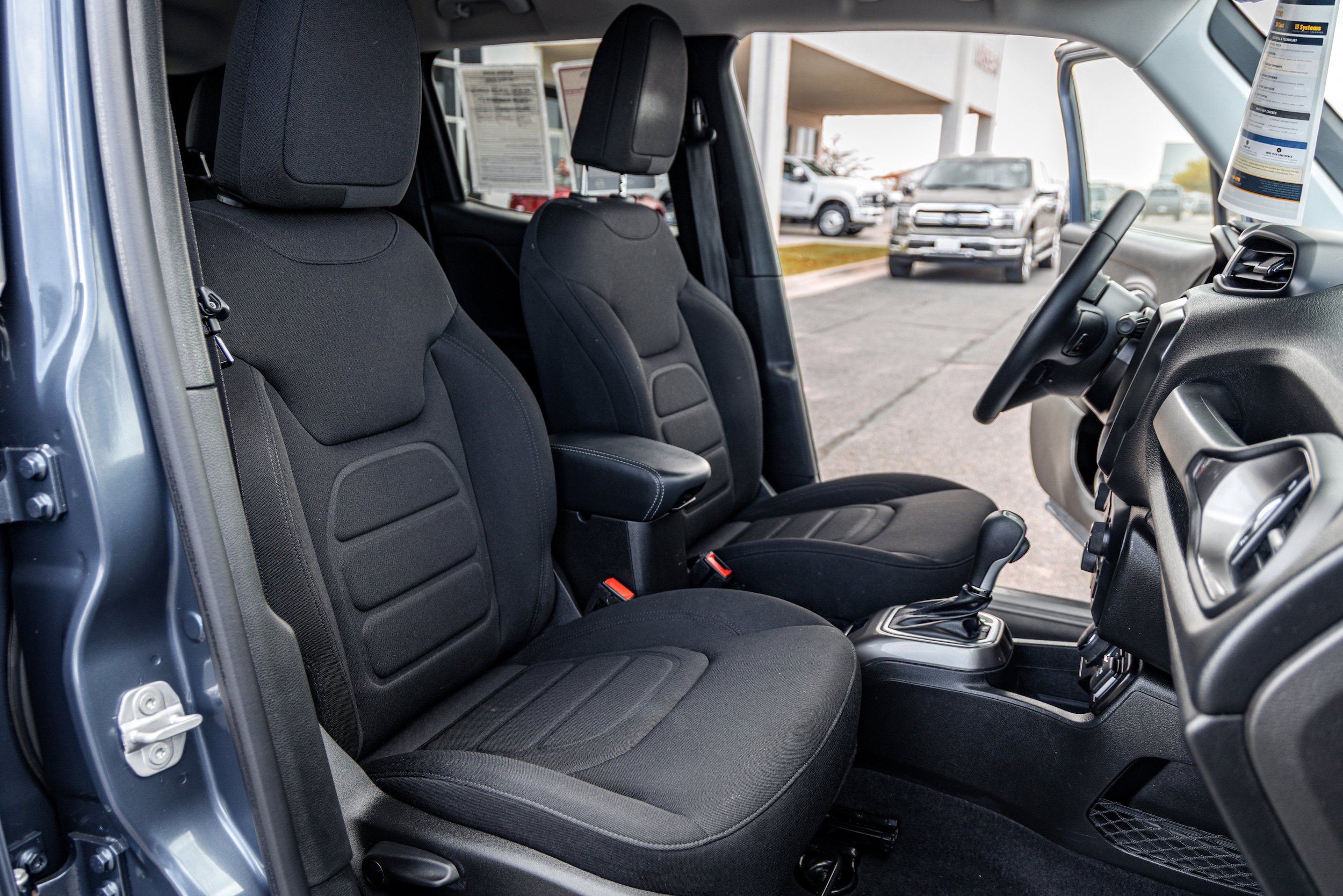 Used 2022 Jeep Renegade Latitude w/ Convenience Group AWD/4WD image 12