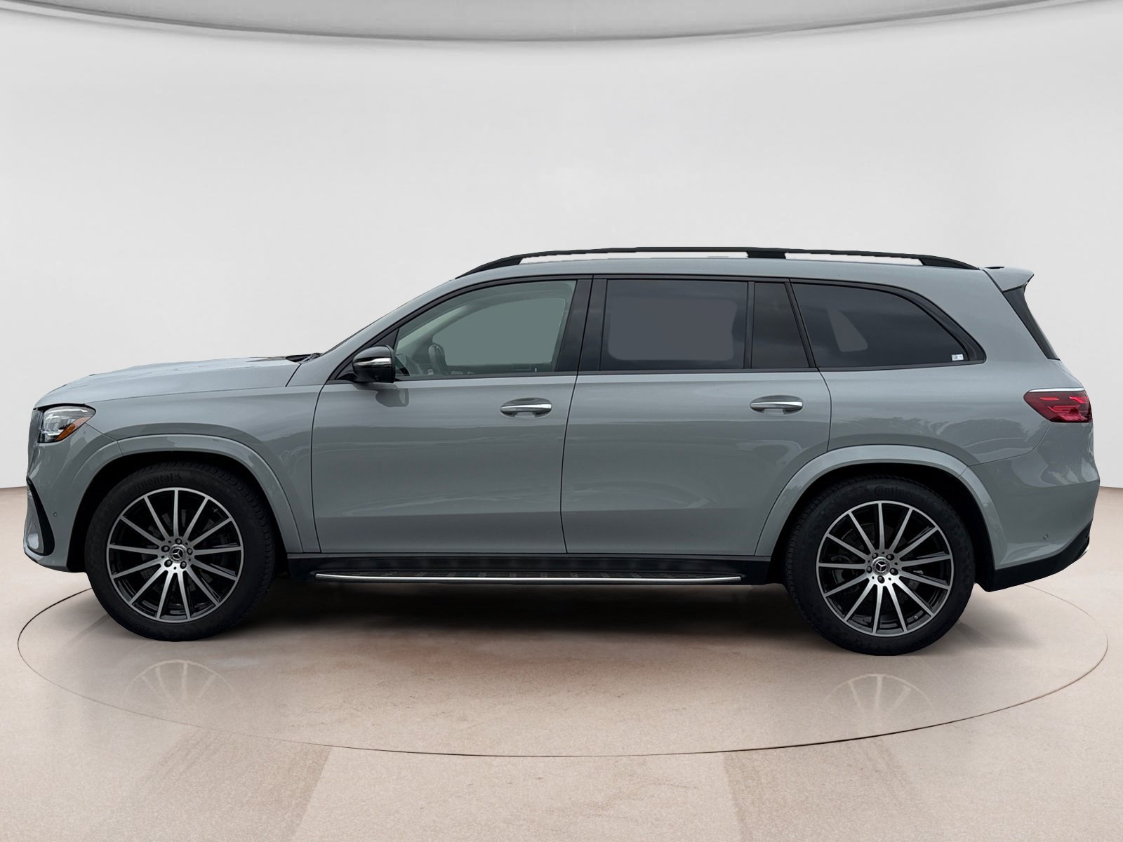 Used 2025 Mercedes-Benz GLS 580 4MATIC image 2
