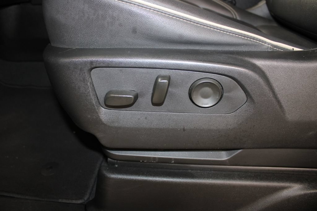 Used 2024 Chevrolet Suburban Premier AWD/4WD image 17