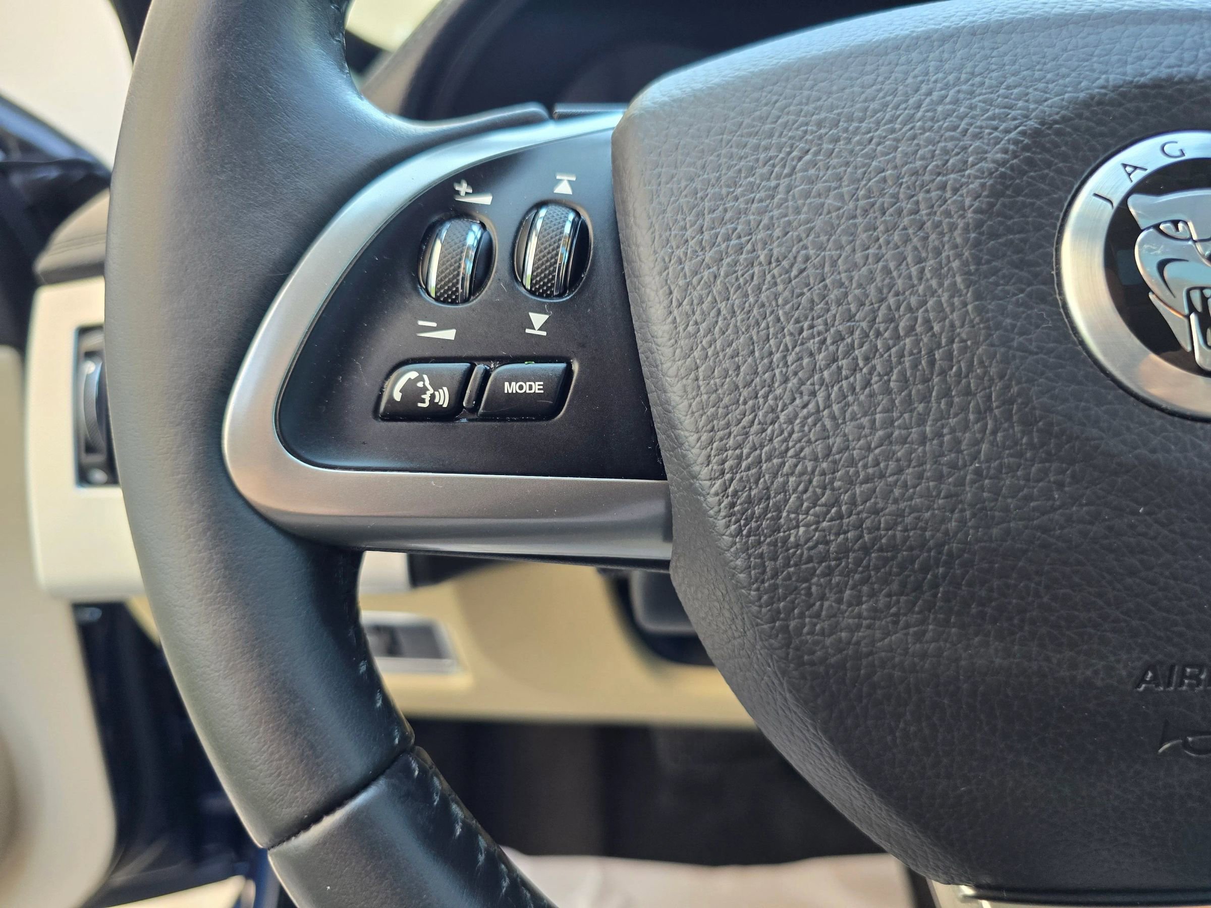 Used 2013 Jaguar XF RWD image 23