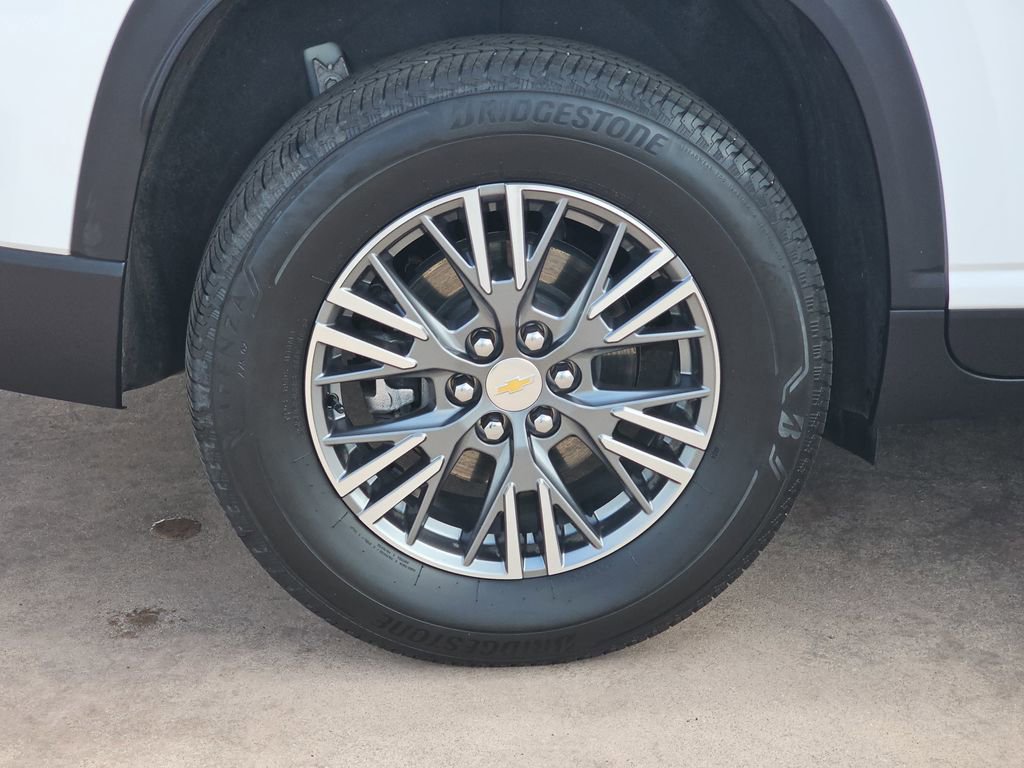 Used 2025 Chevrolet Traverse LT FWD image 40