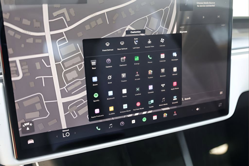 Used 2022 Tesla Model S Plaid image 13