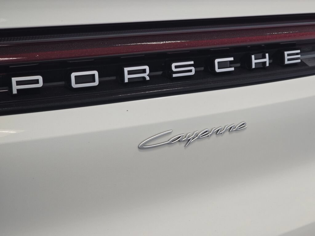 Certified 2025 Porsche Cayenne Coupe AWD/4WD image 35