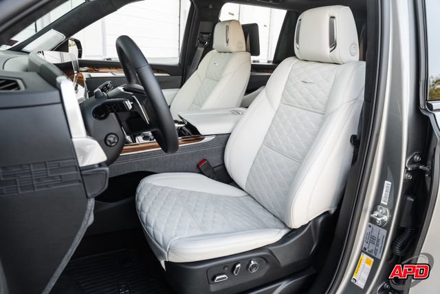 Used 2026 Cadillac Escalade Platinum Sport AWD/4WD image 5