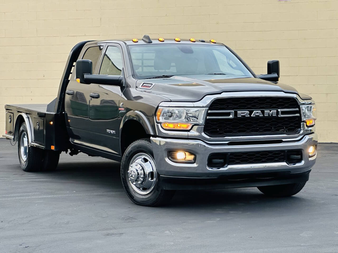 Used 2022 RAM 3500 Tradesman w/ Chrome Appearance Group AWD/4WD image 1