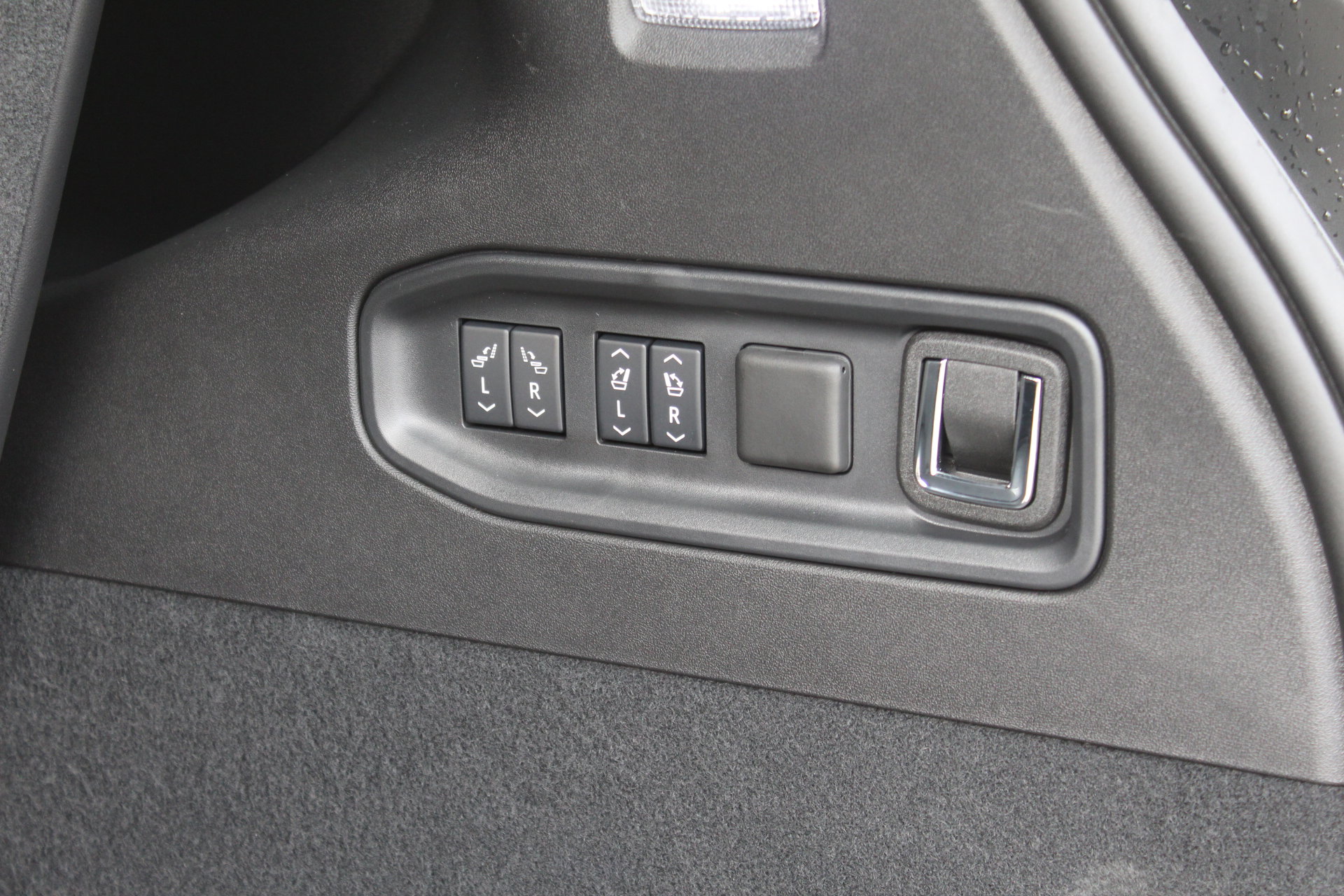 New 2026 Cadillac Vistiq Sport image 21