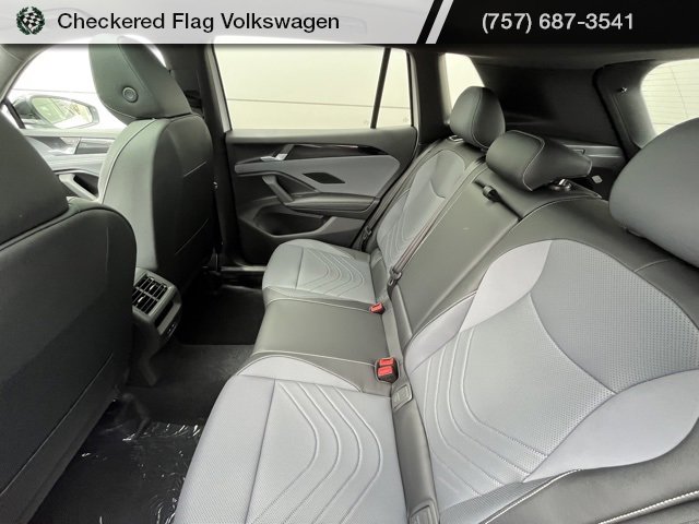 New 2025 Volkswagen Tiguan SE R-Line image 3