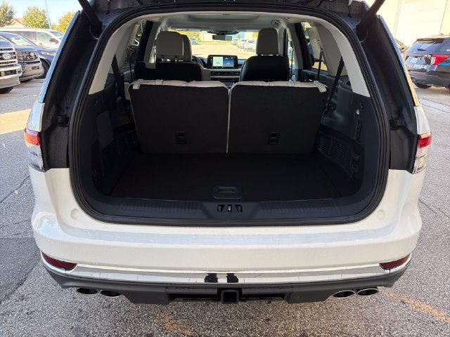 New 2027 Lincoln Aviator AWD image 8