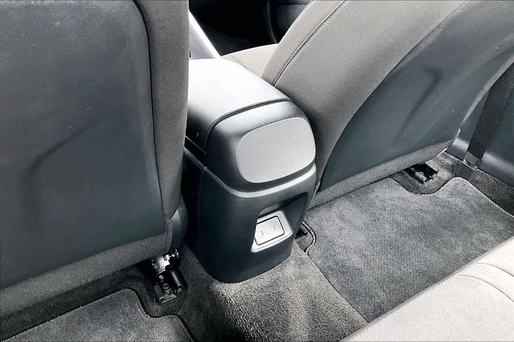 Certified 2025 Hyundai Elantra SEL FWD image 34