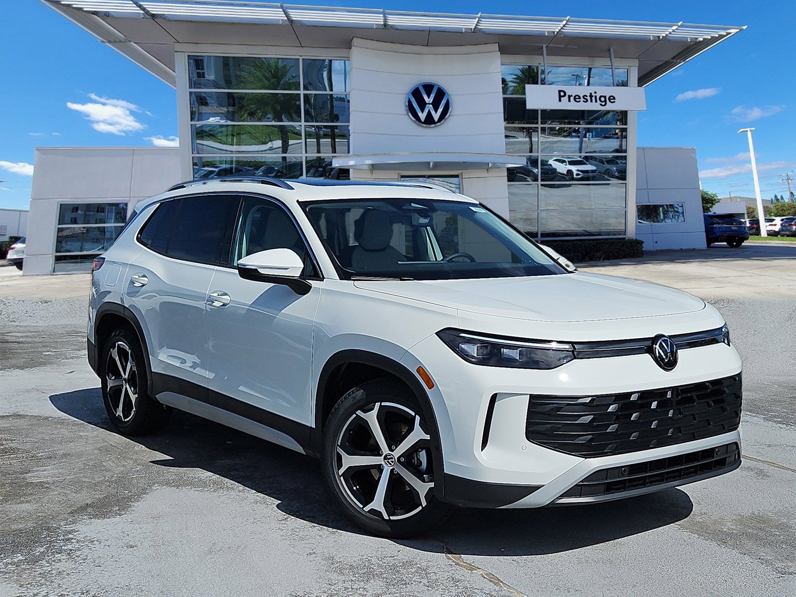 New 2025 Volkswagen Tiguan SE