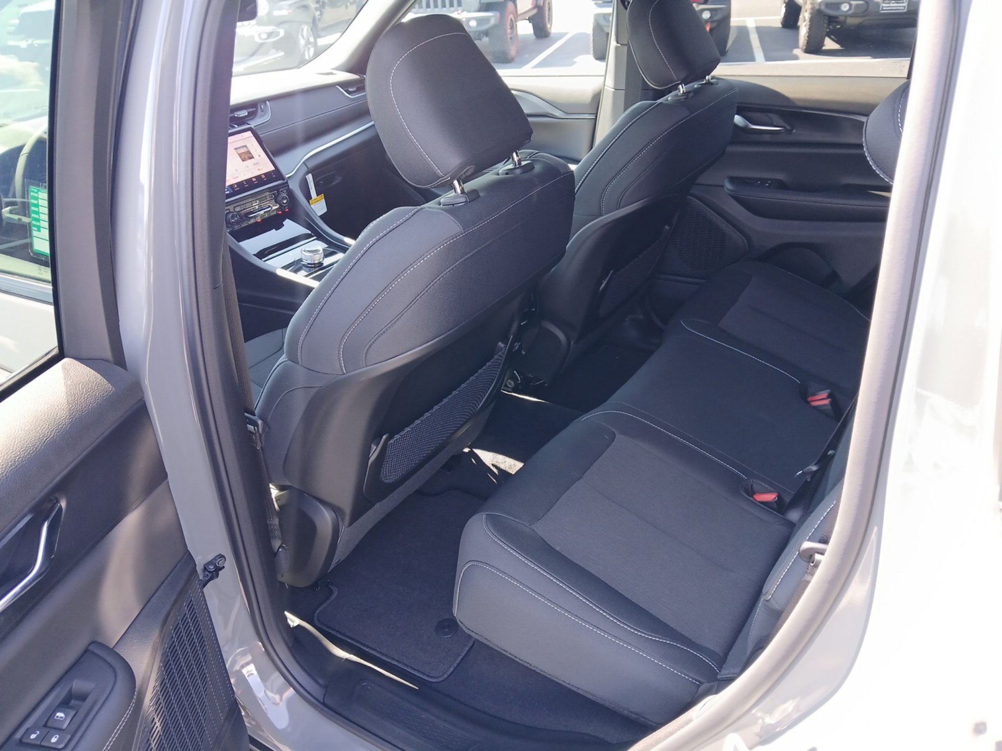 New 2027 Jeep Grand Cherokee Laredo X RWD image 26