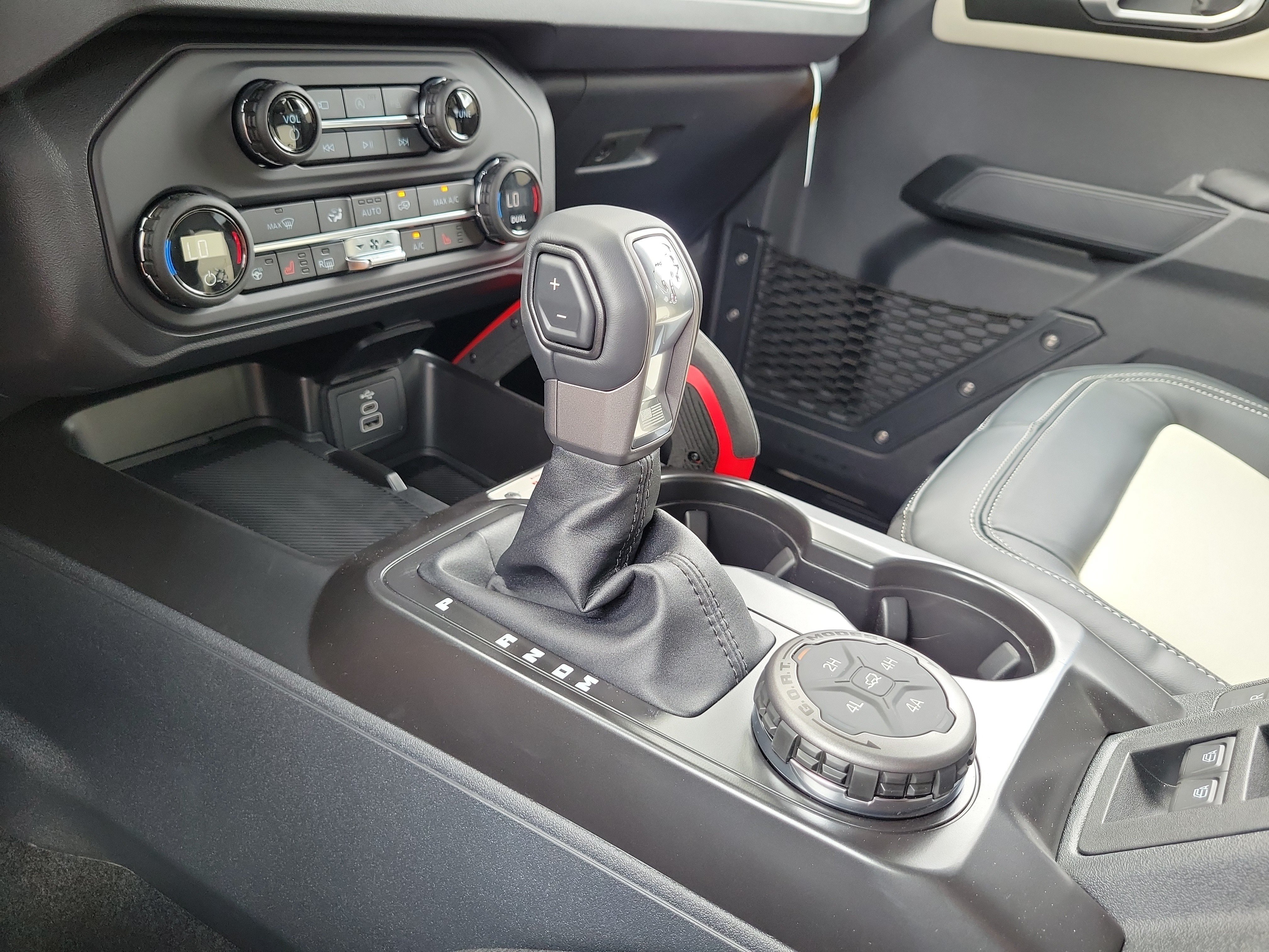 New 2026 Ford Bronco Outer Banks w/ Sasquatch Package AWD/4WD image 20