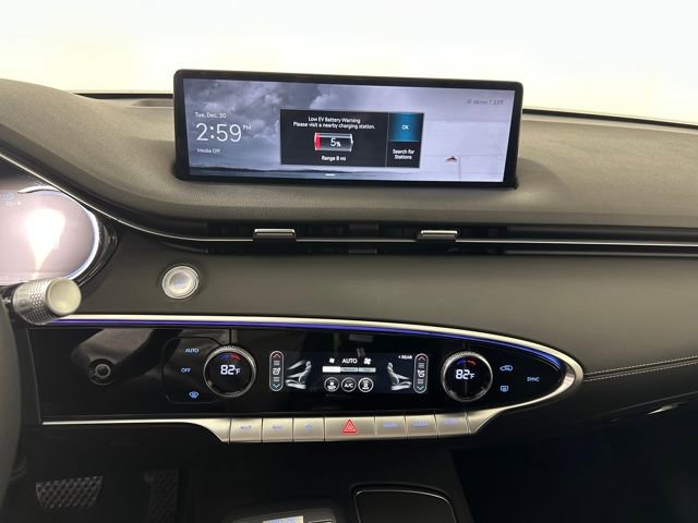 Used 2024 Genesis Electrified GV70 Advanced image 21