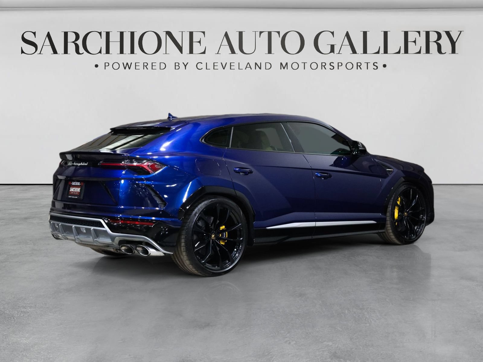 Used 2019 Lamborghini Urus AWD/4WD image 2