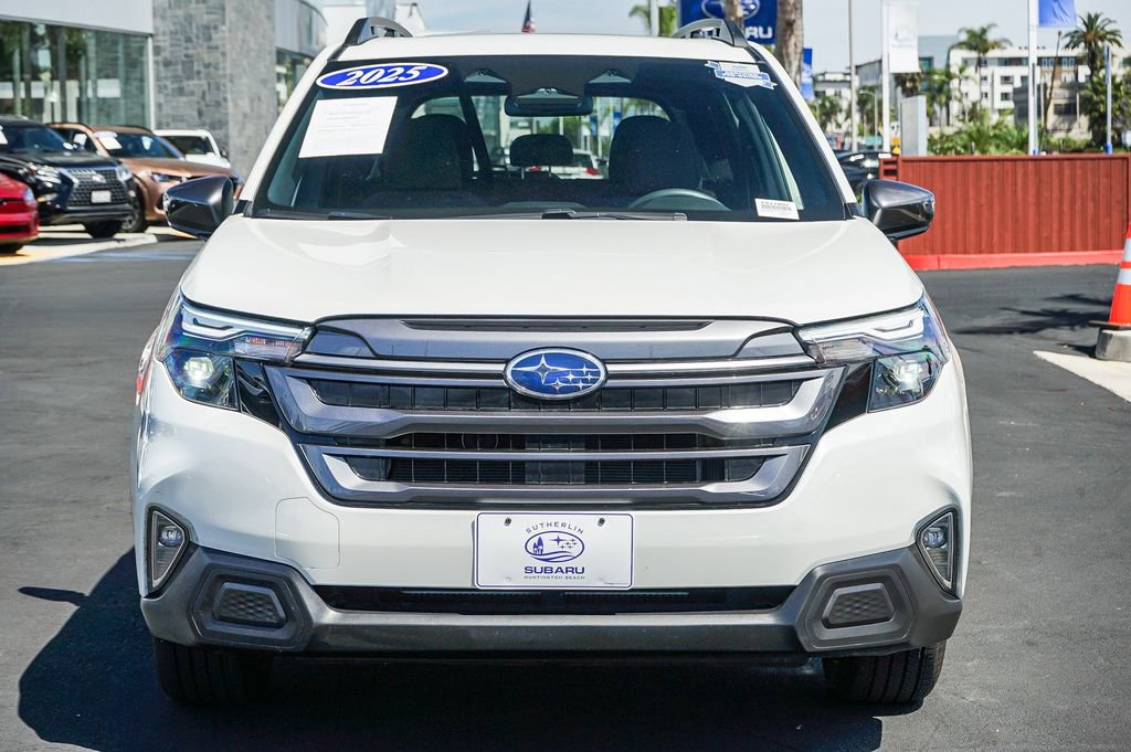 Used 2025 Subaru Forester Premium image 2