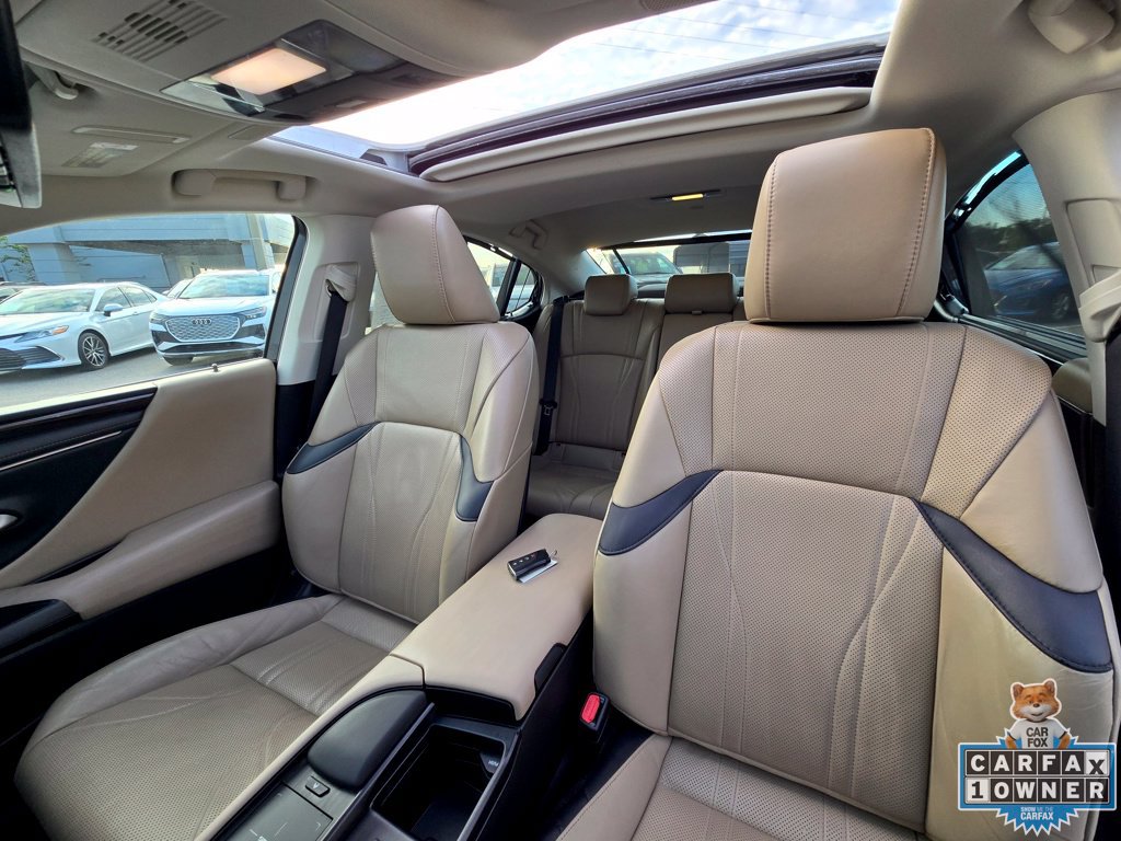 Used 2021 Lexus ES 300h Ultra Luxury w/ Accessory Package FWD image 32