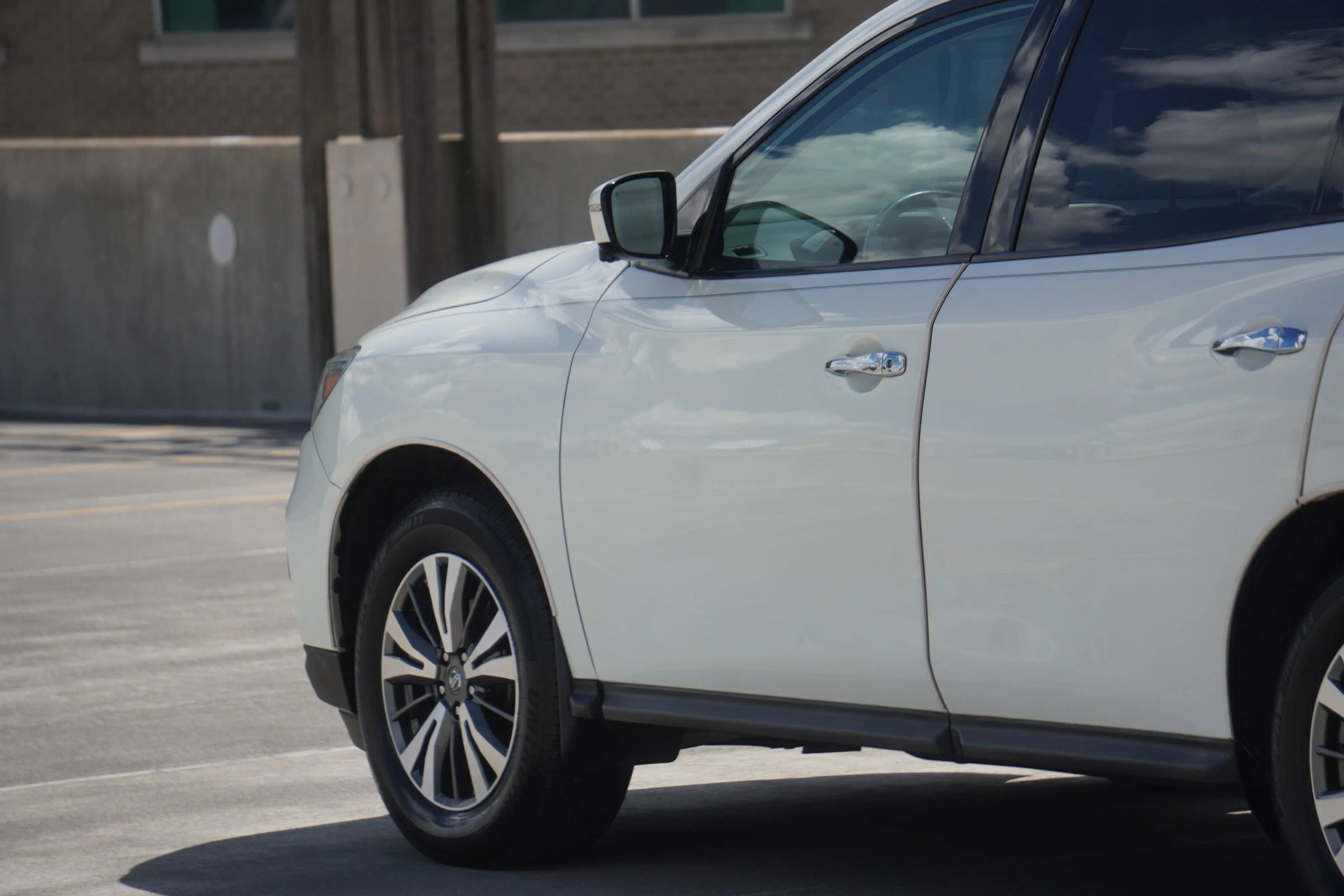 Used 2017 Nissan Pathfinder SL image 25