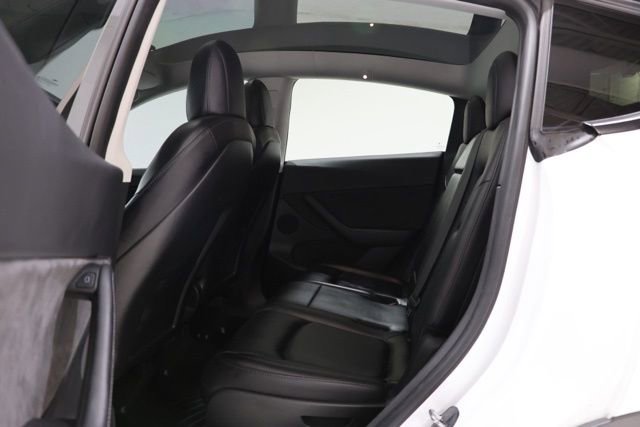 Used 2022 Tesla Model Y Long Range image 26