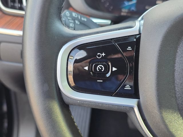 Used 2025 Volvo XC60 B5 Plus AWD/4WD image 35