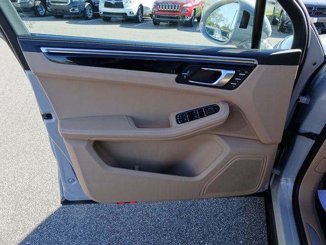 Used 2023 Porsche Macan S image 11