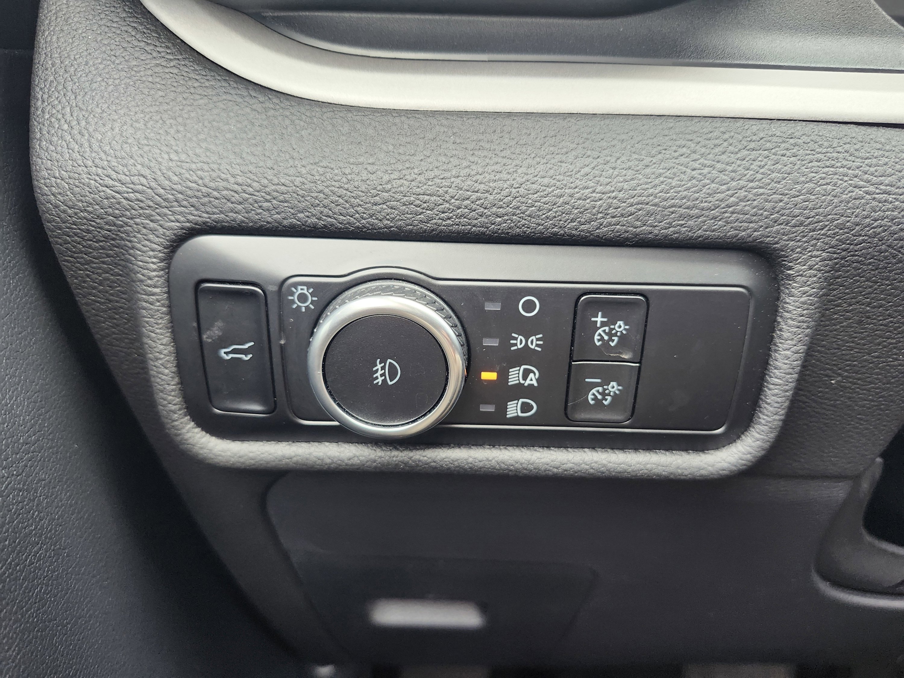 Used 2023 Ford Explorer XLT w/ Equipment Group 202A image 17