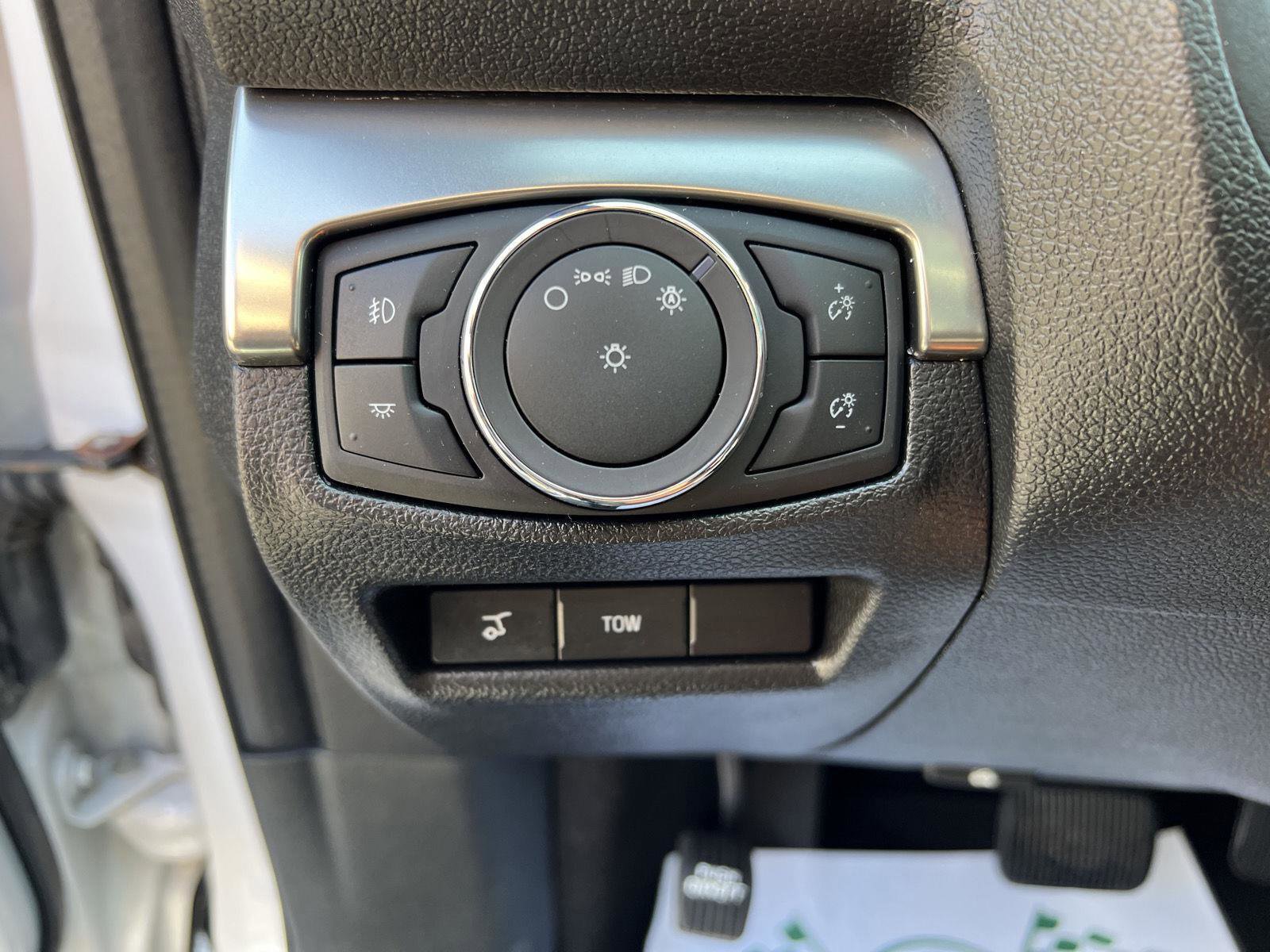 Used 2019 Ford Explorer XLT w/ Equipment Group 202A AWD/4WD image 21