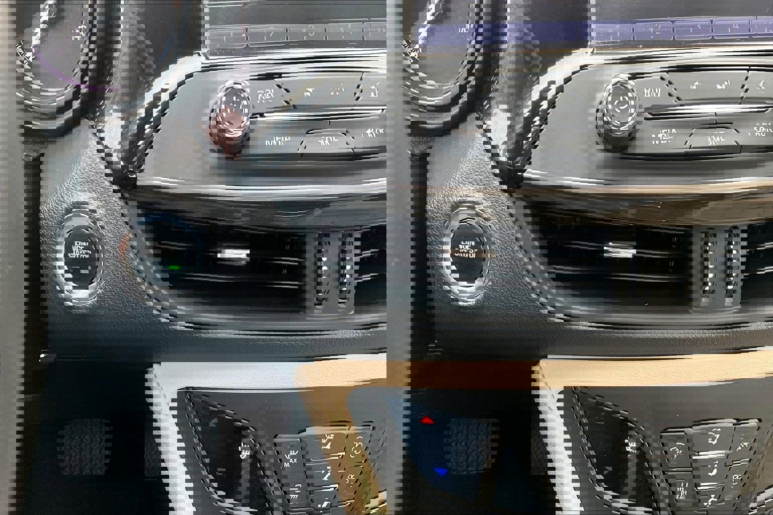 Used 2020 Buick Envision Essence w/ Experience Buick Package image 23