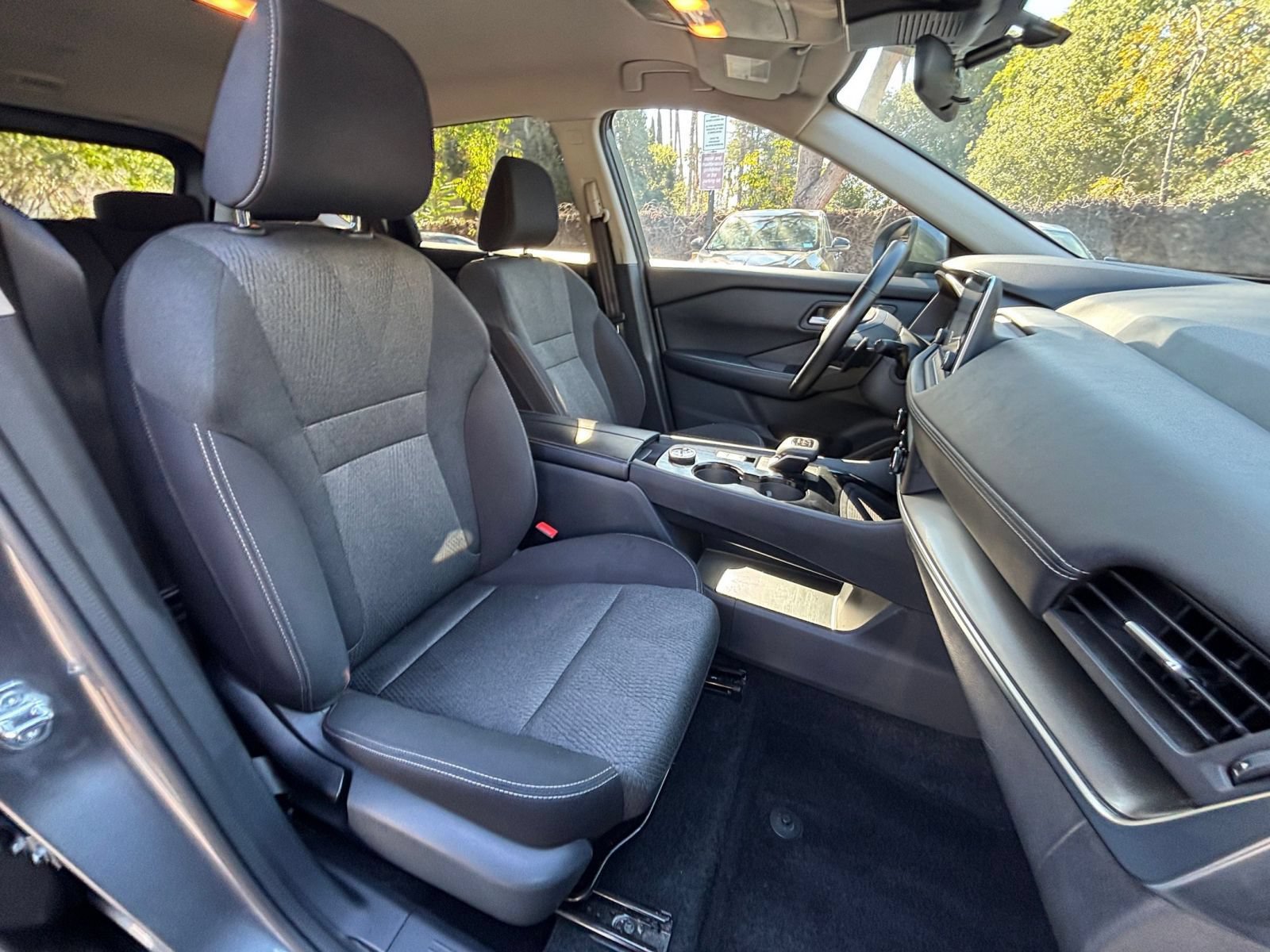 Used 2025 Nissan Rogue SV AWD/4WD image 37