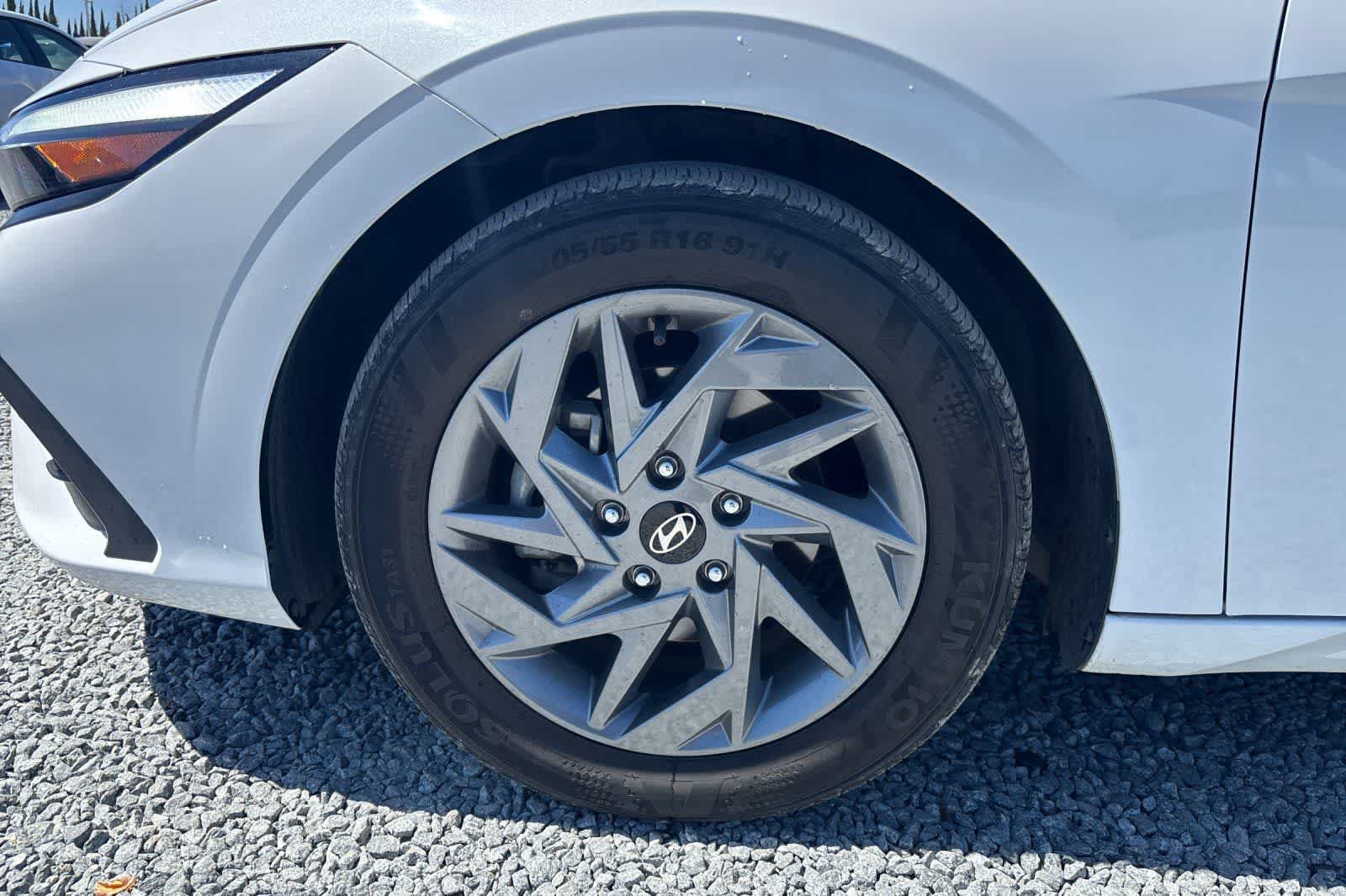 Used 2024 Hyundai Elantra SEL FWD image 12